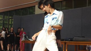 2022年了还有两男生在学校跳trouble maker？现场磕疯了