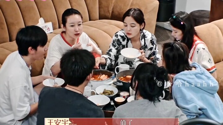 “Panci ini harus dimasak terpisah, ada satu babat yang nggak boleh dimakan.” Setiap kali nonton adeg