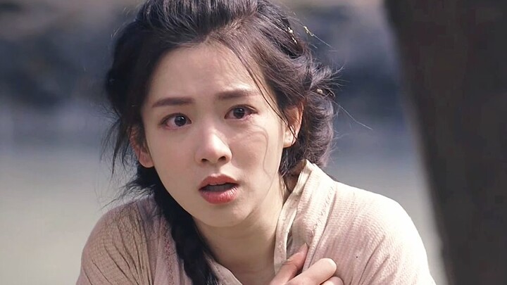 “Though clad in simple clothes and a rustic hairpin, her beauty still shines through!”