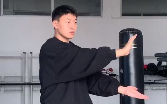 If the fists are Kun-style, then the legs must be chicken feet!