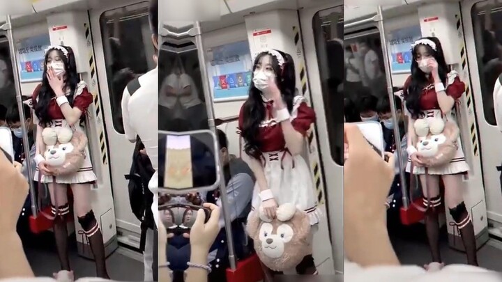 【Setiap hari sekali, kebahagiaan tak terbatas】 Bertemu seorang gadis mencurigakan di kereta bawah ta