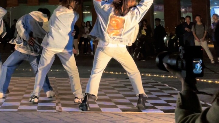 【SHINee】Bring the legendary Sherlock stage of the year to the school roadshow...Explosive cheers at 