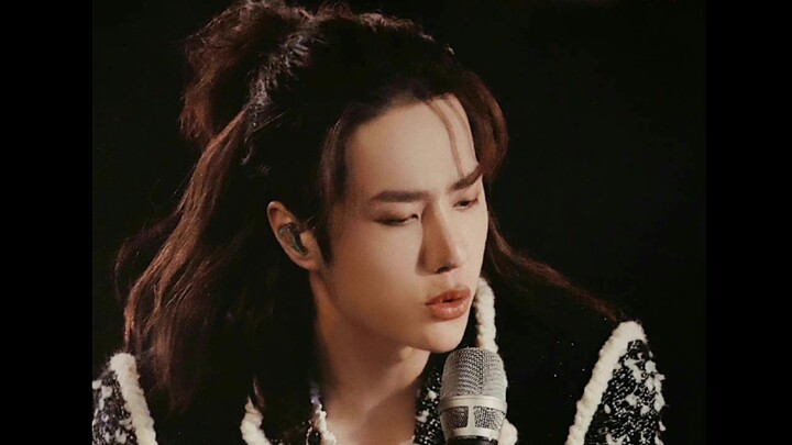 人生初舞台……王一博用两百块冲了点卡🤣🤣🤣🤣🤣，从此踏上漫漫星途。😆😆😆😆😆😆