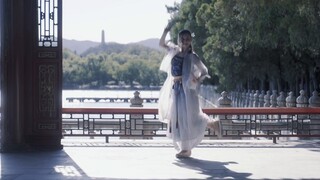 Chinese Dance "Rolling Pearl Curtain"