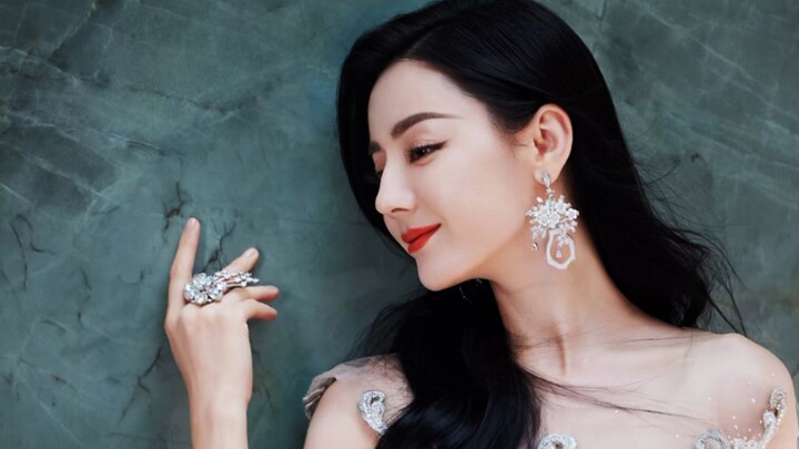 【Vương An Vũ】đi tìm 【Địch Lệ Nhiệt Ba】nặn mụn, ai ngờ lại gặp cả một đám trung gian!