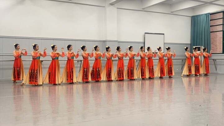 The second-year dance test "Tang Yin"