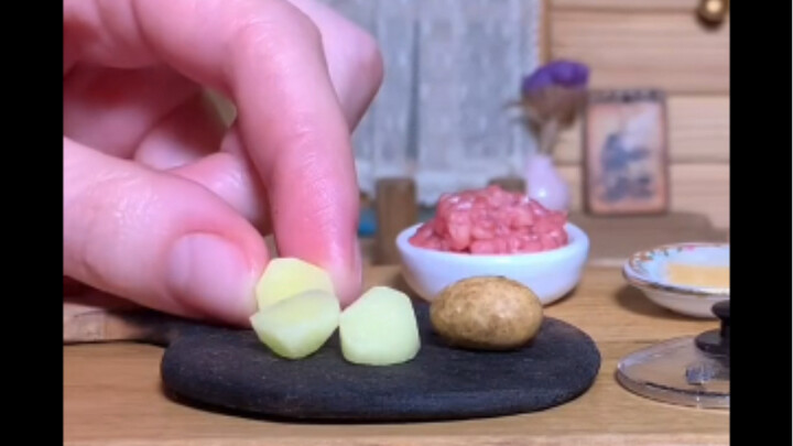 Miniature Food Play — Making a Russian Lunch