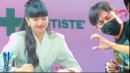 "lisa" double standard moment, female fans are true love, male fans are an accident