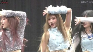 نيو جينز AAA الافتتاحي: أتنشن + فقرة وسطية: رقصة جماعية على أنغام Y2K تملأ كامل المسرح