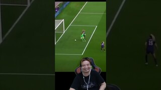 KALO CEWE MAEN SEPAK BOLA