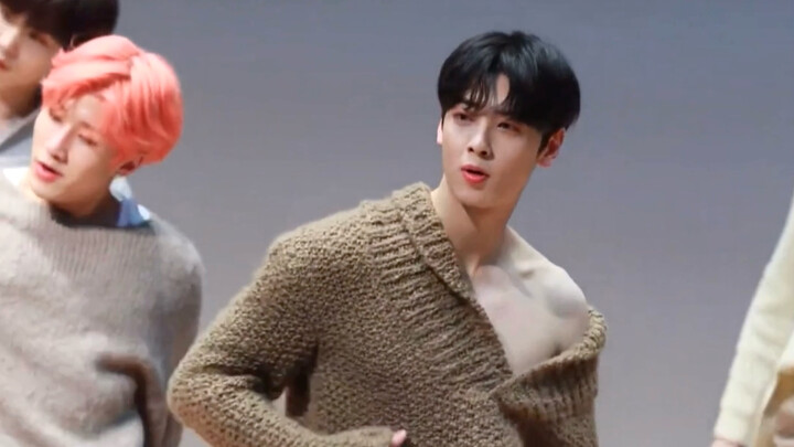 Video tarian Cha Eun-woo: Buka dan nikmati pesona tulang selangkanya!