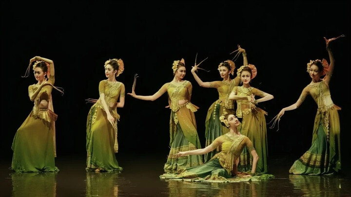 Beijing Dance Academy Dai group dance "Xi Sculpture"