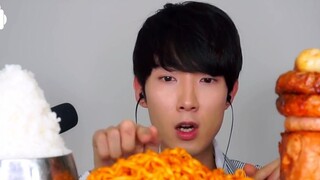 ASMR eating show