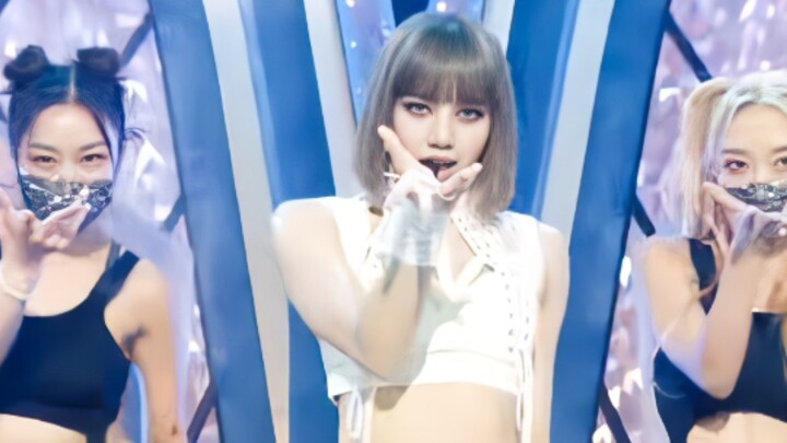 The performance outfit is so cool! 9.25 LISA’s latest stage of “LALISA” @Music Bank