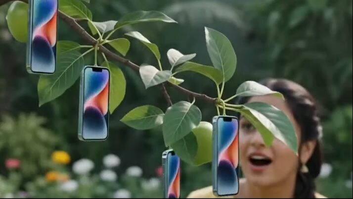 Woman growing I phone 📱