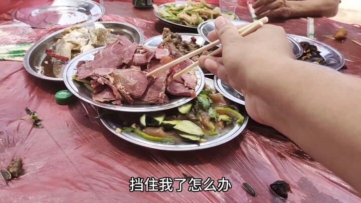 มื้อนี้คิดว่าลมแรงแต่กลับกลายเป็นออร่าที่ป้าเอามาให้ซะงั้น