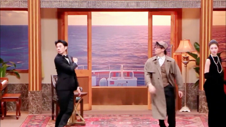 “Nhanh ra đi, đừng để người khác cười chúng ta nhé.”