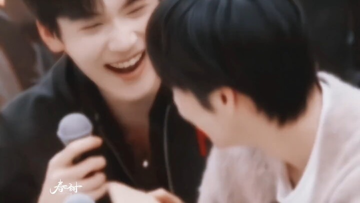 น้องชาย: พี่ชายดูเหมือนจะออกแนวโง่ๆ หน่อย #โจวเคออวี่#หลิวเหยาเหวิน#ห้องเรียนก้าวข้ามไร้ขีดจำกัด#ห้อ