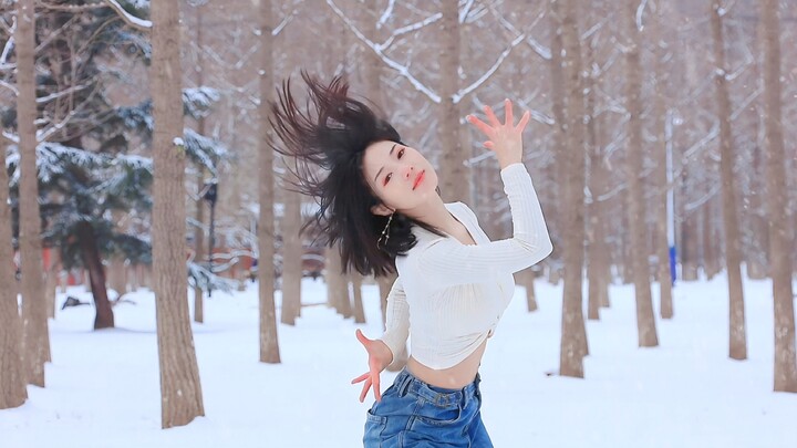 The snow not only turned my hair white, but also froze me like a dog