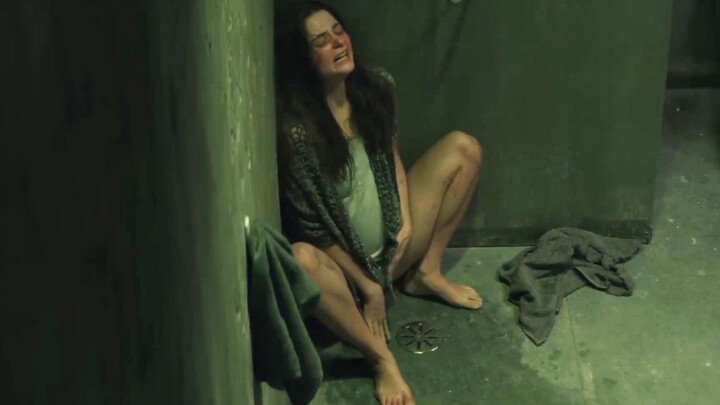 فتاة حُبست في قبو من قبل والدها الشاذ لمدة 20 عامًا، وأنجبت منه أربعة أطفال! فيلم شديد القسوة والشذو