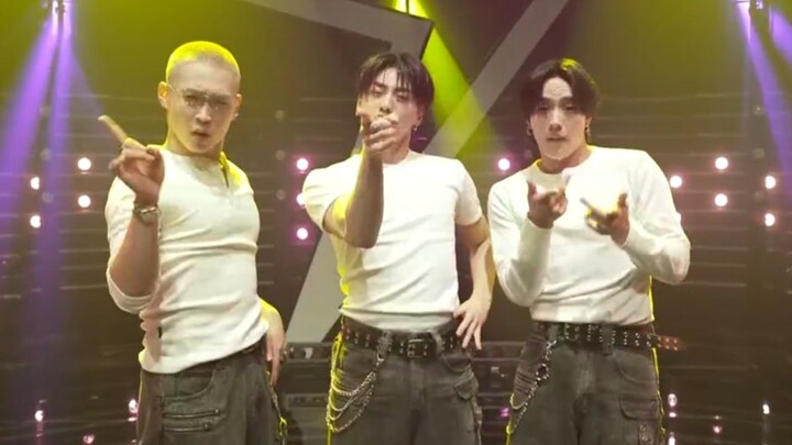 LDH Dance Audition | Big, Muscular Guy Dances Like Crazy to ILLIT’s “It’s Me”
