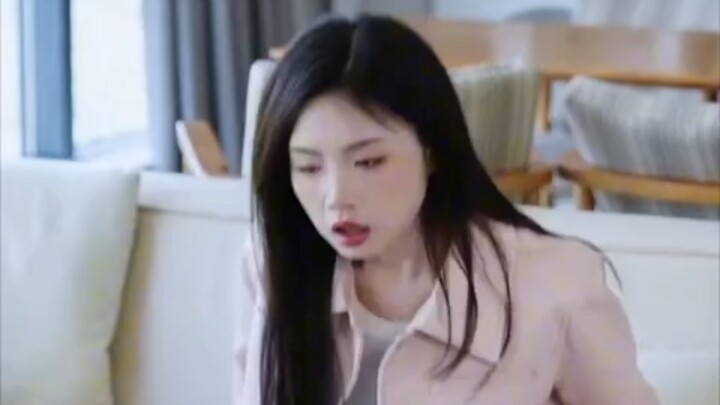 Cuộc sống của Ji Mei trên TV trừu tượng trong thành phố tội ác