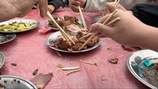 Lần này đi ăn tiệc lại tình cờ gặp cao thủ hàng đầu