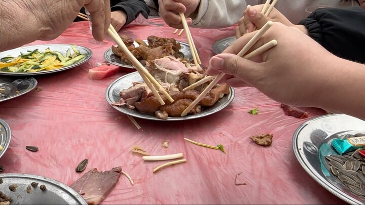 这把吃席竟遇顶尖高手