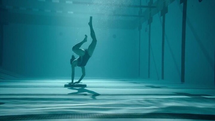 【Xiao Xia】An unconventional survival film, “Deep Water”: Two sisters are trapped in a swimming pool 