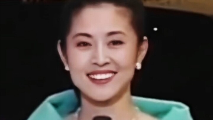 Ni Ping recalls interviewing the artist Zhao Lirong; though Ms. Zhao was fond of joking, she held he