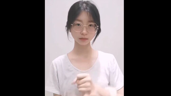 Glasses Girl's Garlic-Mashing Dance ~
