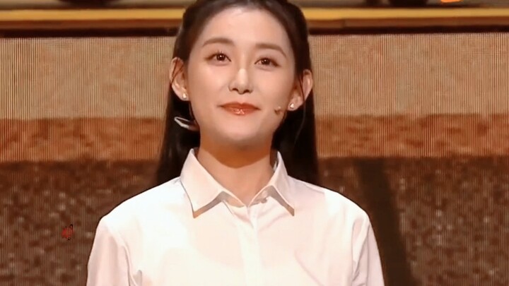 ชอบจริงๆ ท่าทางที่เธอมั่นใจเต็มเปี่ยมบนเวที
