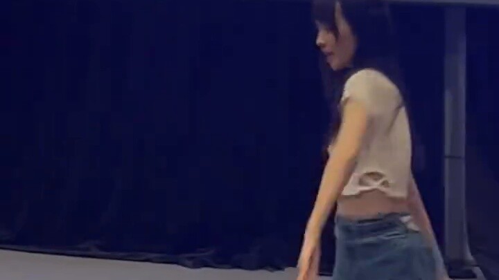 Super passionate live show!! High school girl's vitality performance Hype Boy