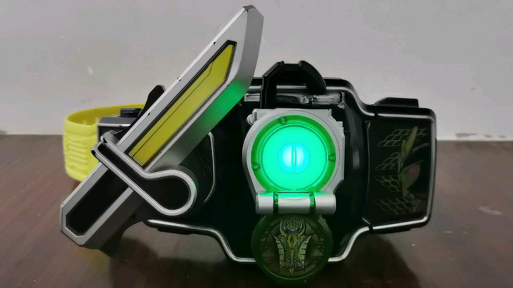 Can pirated belts look fake? Can it also be linked with genuine props?