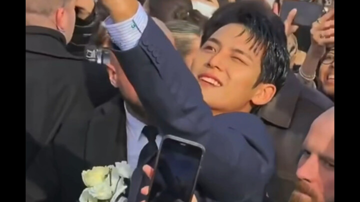 【Kim Min Kyu】Sikap hidup Min Kyu yang selalu jatuh cinta pada sosok e-person～