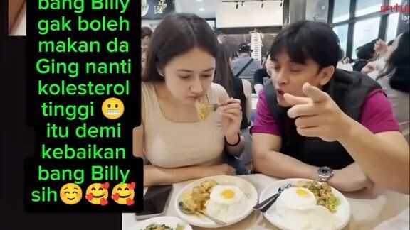 Billy ngambek di larang makan daging sama vika😁