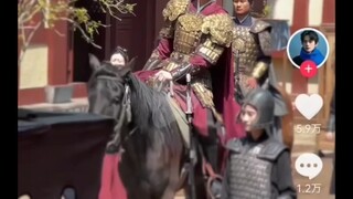 不会下马，可以看看赵鸿飞是怎么下马的？
