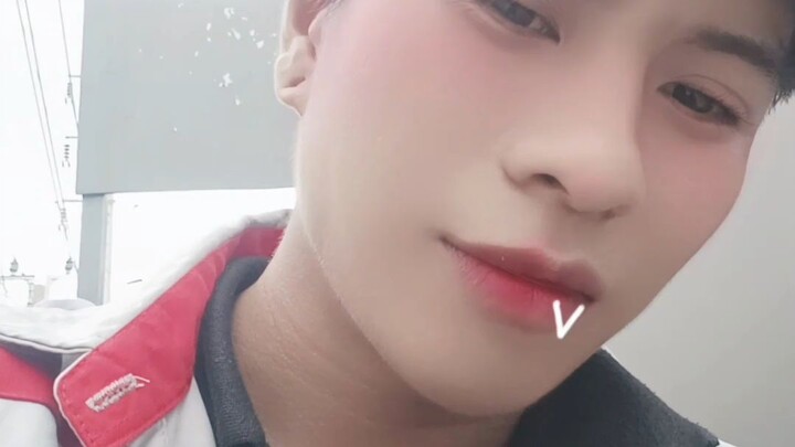 หล่อนิดหน่อย