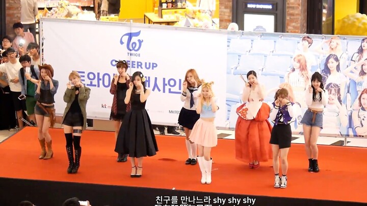 一句“Shy Shy Shy”在16年火遍小韩！开始爱听TWICE的歌就说明生活苦到一定境界不能只靠自己硬撑了