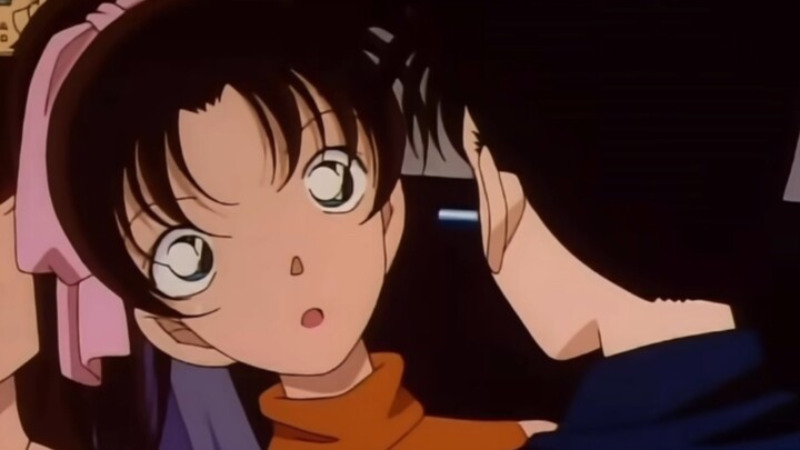 طريقة الزوجين في فرد الدقيق متشابهة تمامًا، هههه