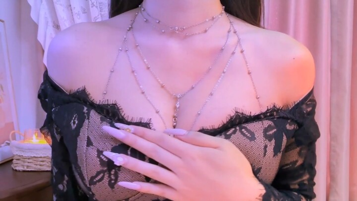 Alright, I know you guys love chest chains~