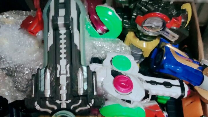 [How many steps are needed to pack a Kamen Rider lucky bag] 3