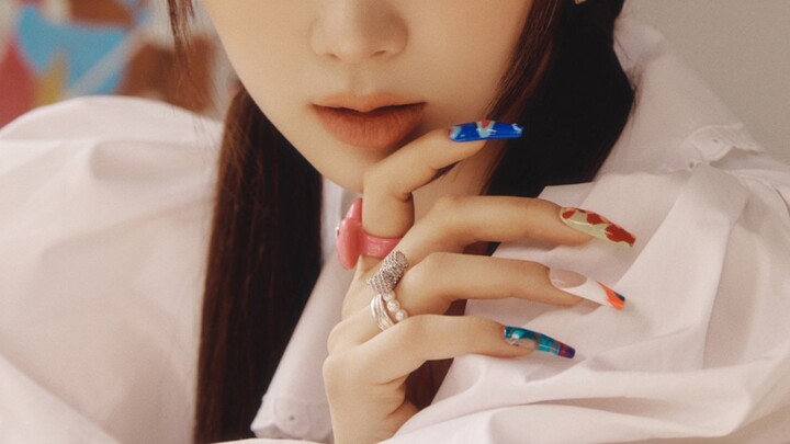 "Changing her style is like changing her head! SM, please keep letting her rock the Shibuya gyaru lo