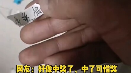 Nam sinh vô tình làm vỡ chiếc lọ đựng ngôi sao do bạn gái cũ tặng.