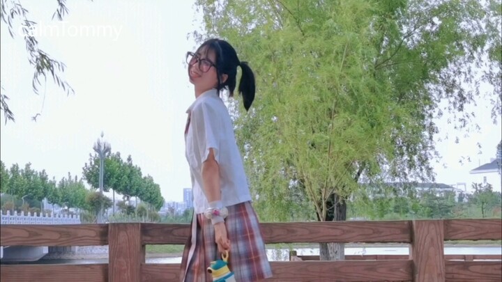 她那么普通却那么自信。可愛くてごめん（这么可爱真是抱歉）翻跳，（2023年了，怎么还有人在翻跳这个，是我！）