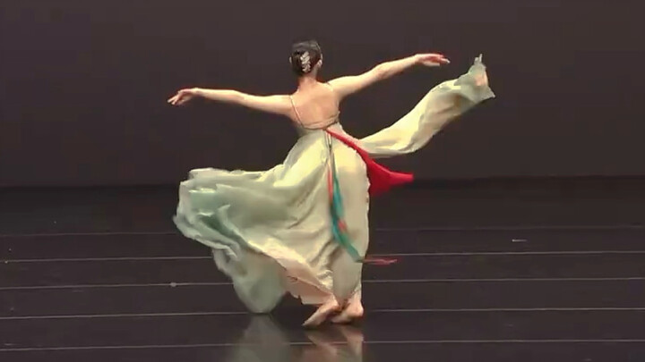 Màu thiên thanh đợi mưa bụi