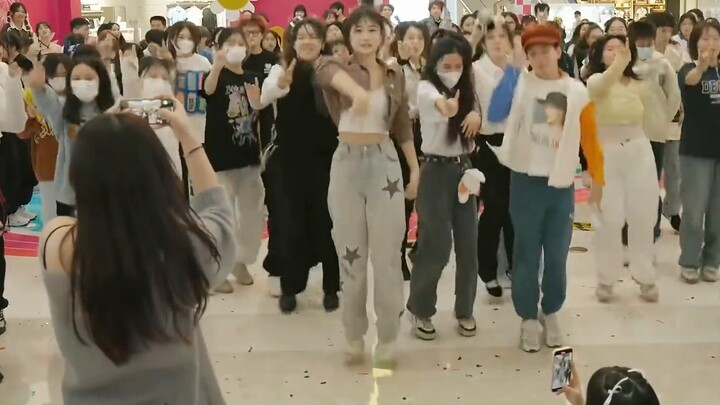 When Fighting appeared in the dance! The whole song is so exciting. How come you, Kara girls, took y