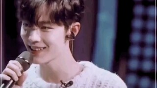 Tôi quên mất mình đã đọc đoạn văn mô tả kiểu mắt của Tiêu Chiến ở đâu, loại mắt này có thể tạo ra cả