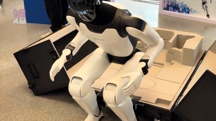 Cepat atau lambat, suatu hari kita pasti akan mati tertawa melihat robot! Teknologi sudah berkembang