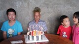 Làm món “Thịt Thỏ Tươi” Tự Cống chúc mừng sinh nhật lần thứ 85 của ông